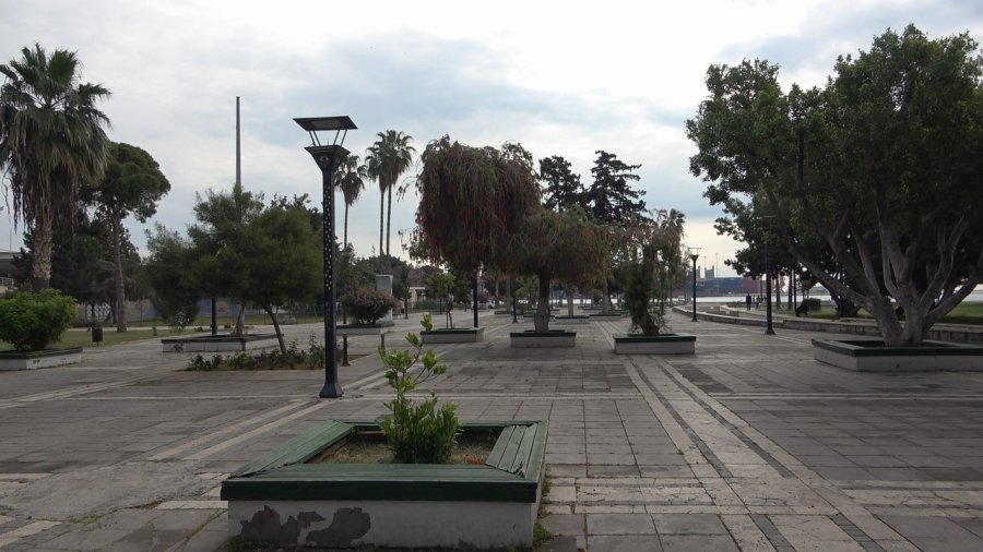 Mersin’de Bayram Tatiliyle Kepenkler Kapandı, Şehir Sessizliğe Büründü