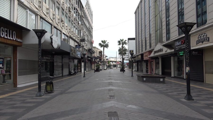 Mersin’de Bayram Tatiliyle Kepenkler Kapandı, Şehir Sessizliğe Büründü