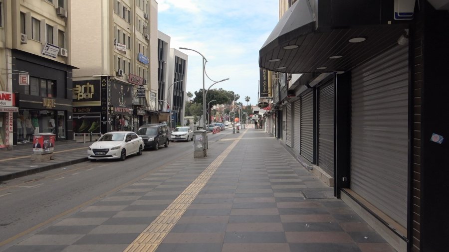 Mersin’de Bayram Tatiliyle Kepenkler Kapandı, Şehir Sessizliğe Büründü