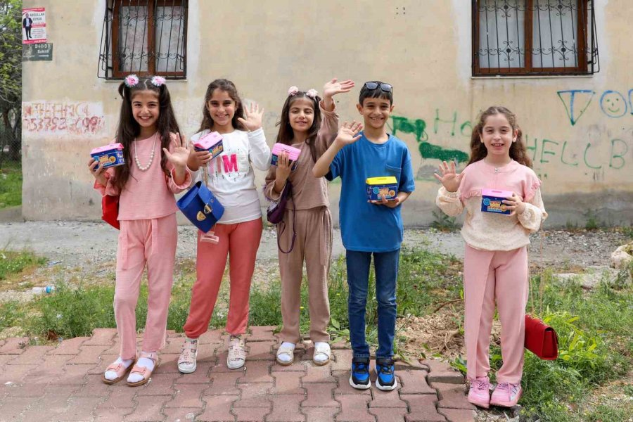Mersin Büyükşehir Belediyesinden Çocuklara Bayram Hediyesi