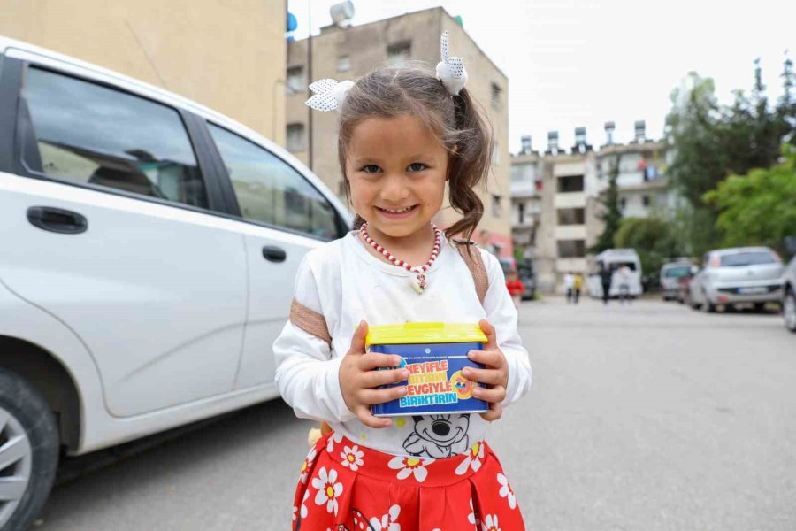 Mersin Büyükşehir Belediyesinden Çocuklara Bayram Hediyesi
