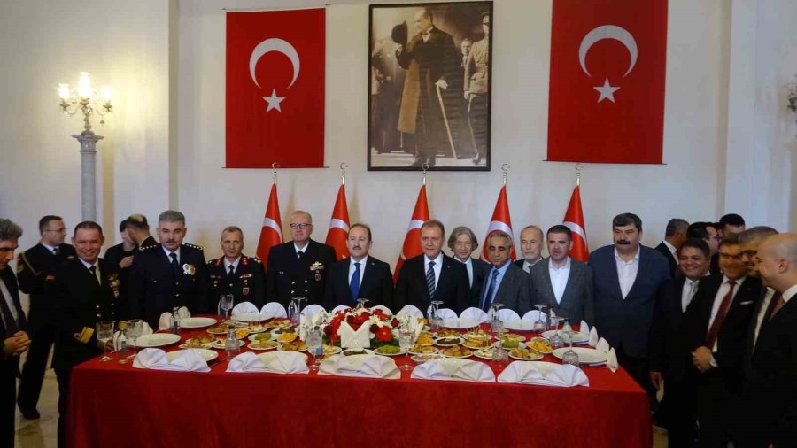 Mersin Valisi Pehlivan: "bayramı Dayanışma İçinde Kutluyoruz"