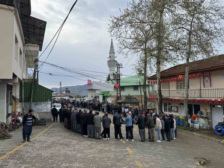 Bayramlaşmak İçin Kuyruk Oluşturdular