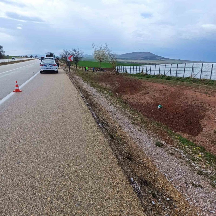 Kontrolden Çıkan Otomobil Takla Attı: 3 Yaralı