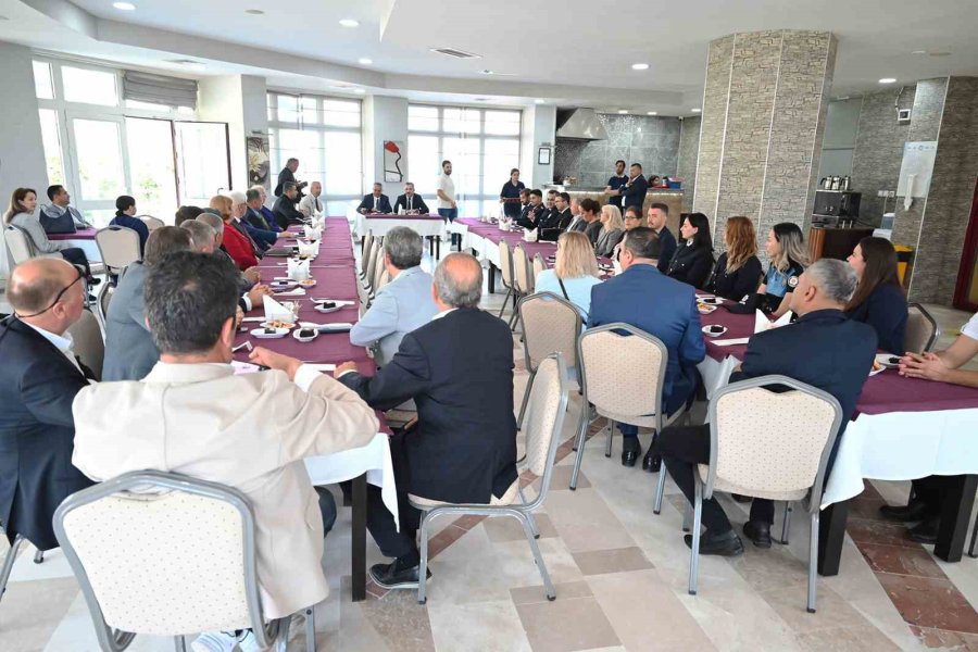 Kemer’de Bayramlaşma Programı Düzenlendi