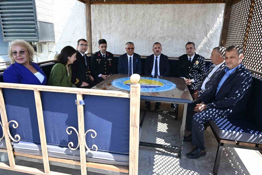 Kemer’de Bayramlaşma Programı Düzenlendi