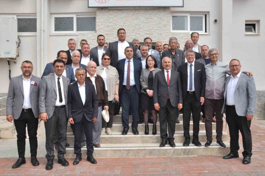 Silifke’de Bayramlaşma Programında Şeker Yerine Çilek Ve Erik İkram Edildi