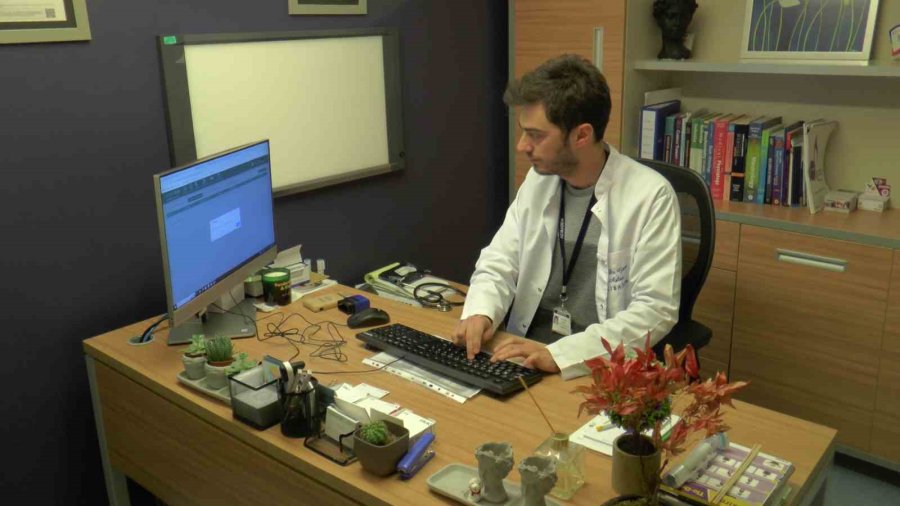 Koku Kaybı Ve Kabızlığa Dikkat: Parkinson Habercisi Olabilir