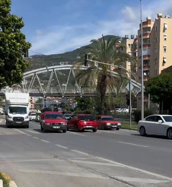 Çevre Yolunda Ters Yöne Girdi, Doğru Yönde Giden Sürücülerle Tartıştı