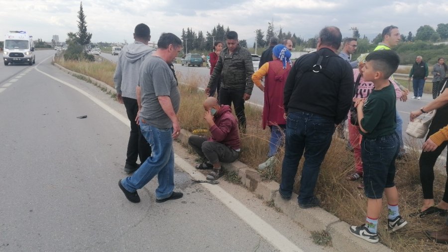 Hafif Ticari Aracın Çarptığı Motosiklet Sürücüsü Metrelerce Sürüklendi