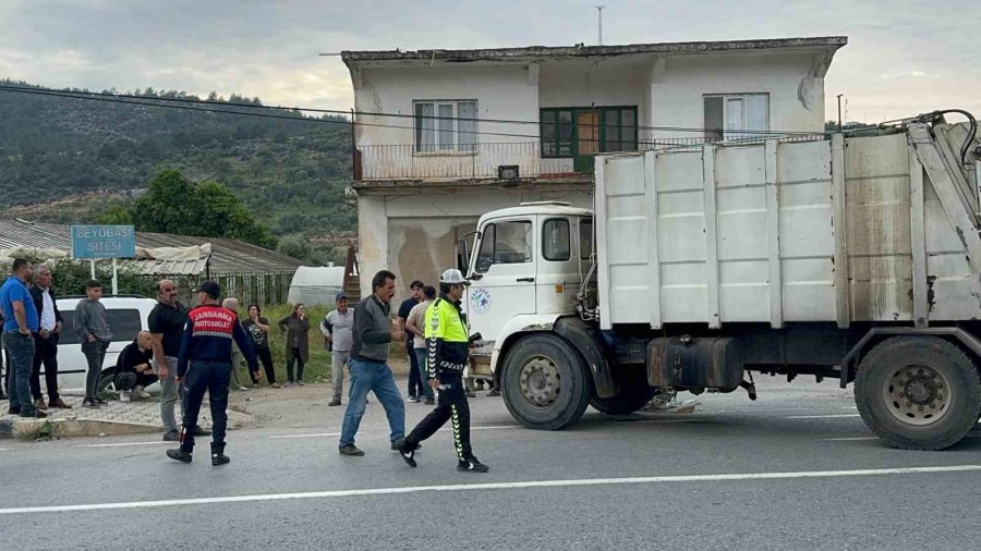Çöp Kamyonu İle Motosiklet Çarpıştı: 1 Ağır Yaralı
