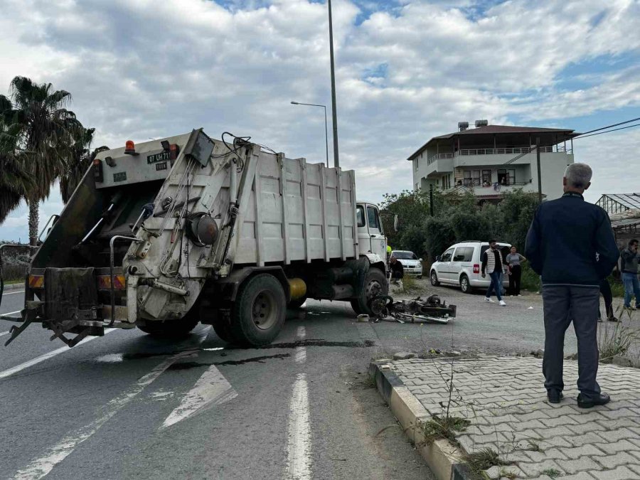Çöp Kamyonu İle Motosiklet Çarpıştı: 1 Ağır Yaralı