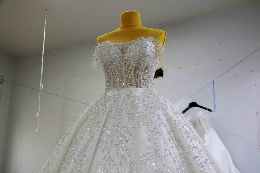 Yeni Sezonda Gelinlik Fiyatları 15 Bin Tl’den Başlıyor