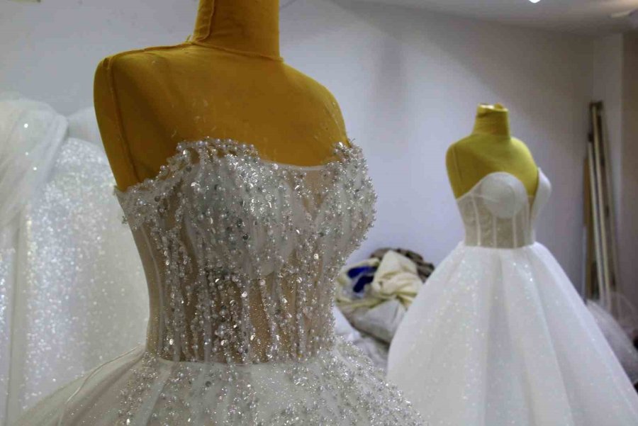Yeni Sezonda Gelinlik Fiyatları 15 Bin Tl’den Başlıyor