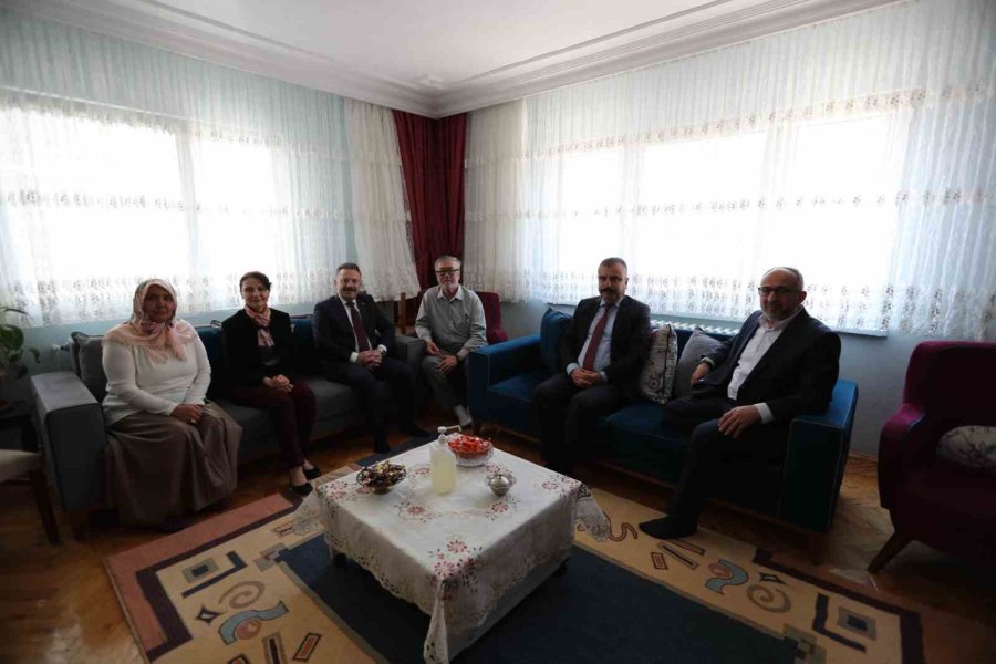 Vali Hüseyin Aksoy Şehit Ve Gazi Ailelerini Ziyaret Etti