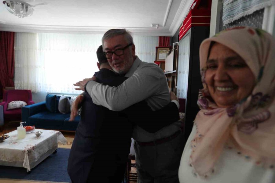 Vali Hüseyin Aksoy Şehit Ve Gazi Ailelerini Ziyaret Etti