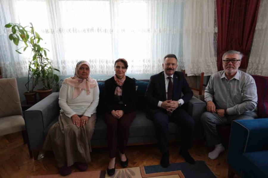 Vali Hüseyin Aksoy Şehit Ve Gazi Ailelerini Ziyaret Etti