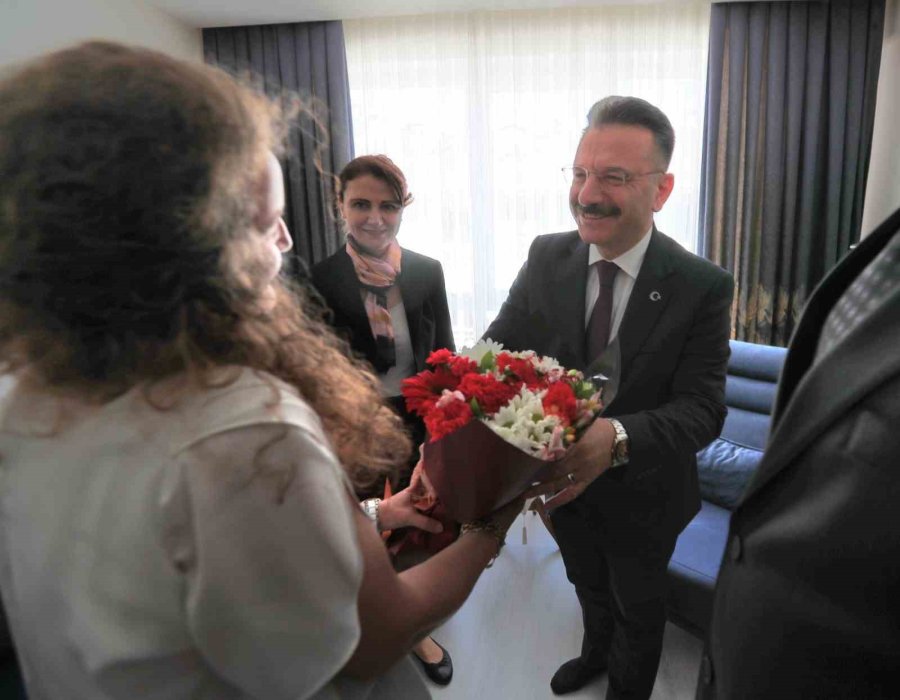 Vali Hüseyin Aksoy Şehit Ve Gazi Ailelerini Ziyaret Etti