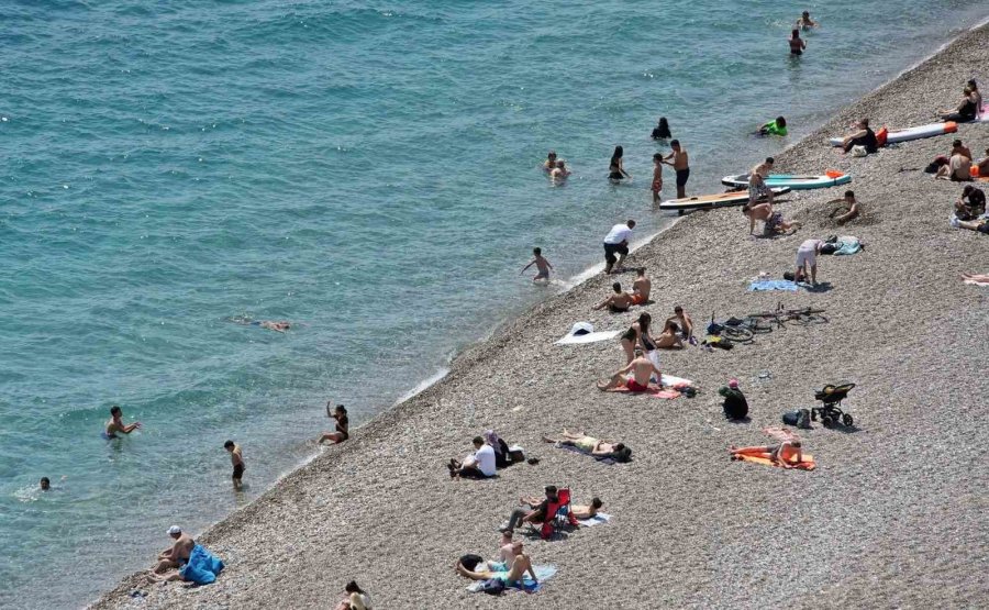 Antalya’da İstanbul’u Aratmayan Tatil Yoğunluğu