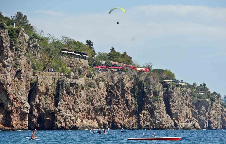 Antalya’da İstanbul’u Aratmayan Tatil Yoğunluğu