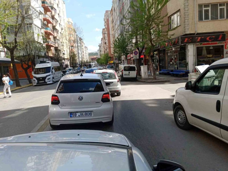 Ramazan Bayramı’nda Oluşan Trafik Kent Merkezini Kilitledi