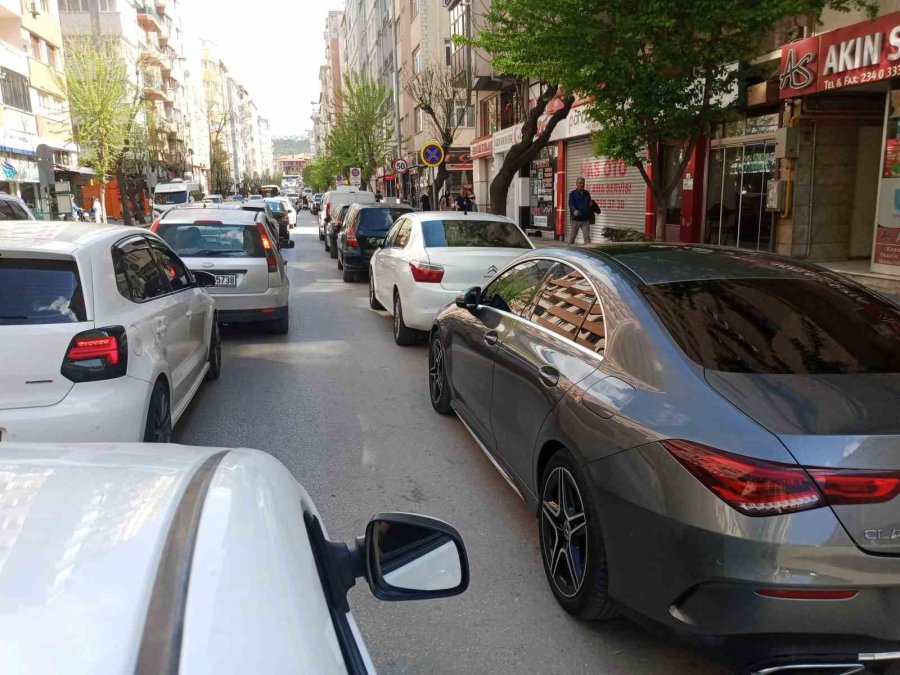 Ramazan Bayramı’nda Oluşan Trafik Kent Merkezini Kilitledi