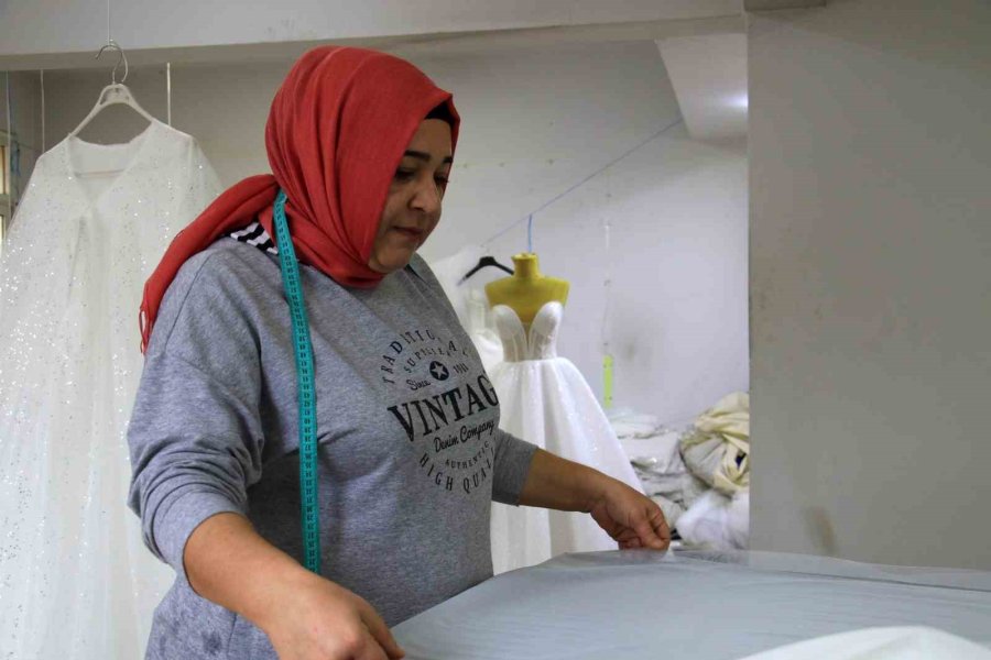 Yeni Sezonda Gelinlik Fiyatları 15 Bin Tl’den Başlıyor