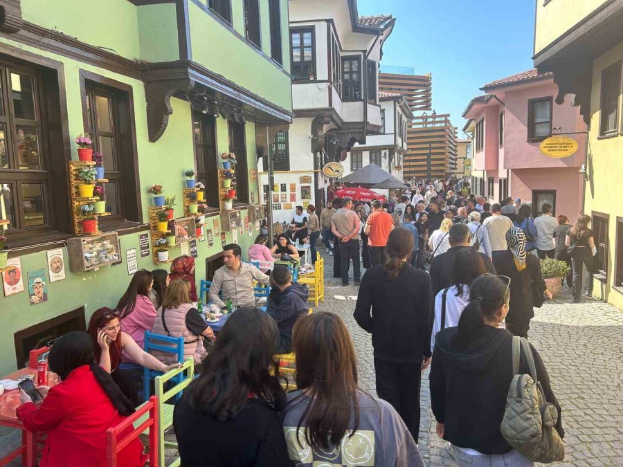 Tarihi Odunpazarı Evleri Bayramda Ziyaretçi Akınına Uğradı