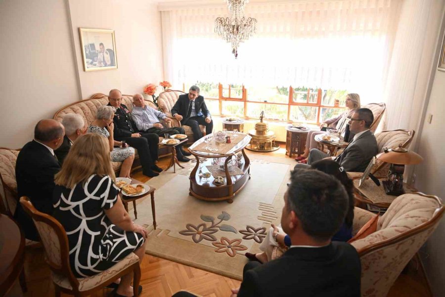 Vali Şahin Şehit Ailelerini Ve Yaşlıları Yalnız Bırakmadı