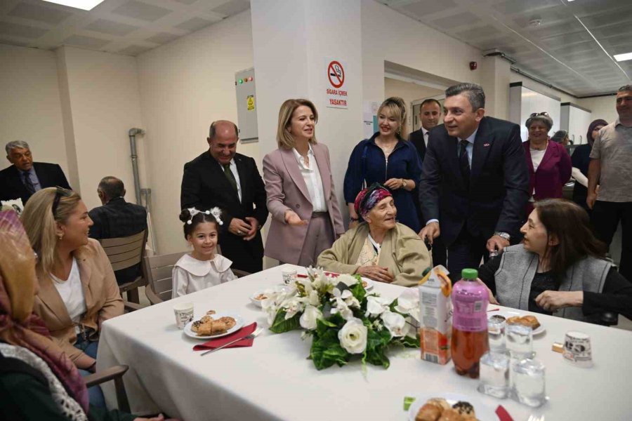 Vali Şahin Şehit Ailelerini Ve Yaşlıları Yalnız Bırakmadı