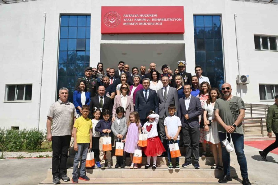 Vali Şahin Şehit Ailelerini Ve Yaşlıları Yalnız Bırakmadı