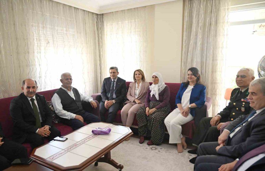 Vali Şahin Şehit Ailelerini Ve Yaşlıları Yalnız Bırakmadı
