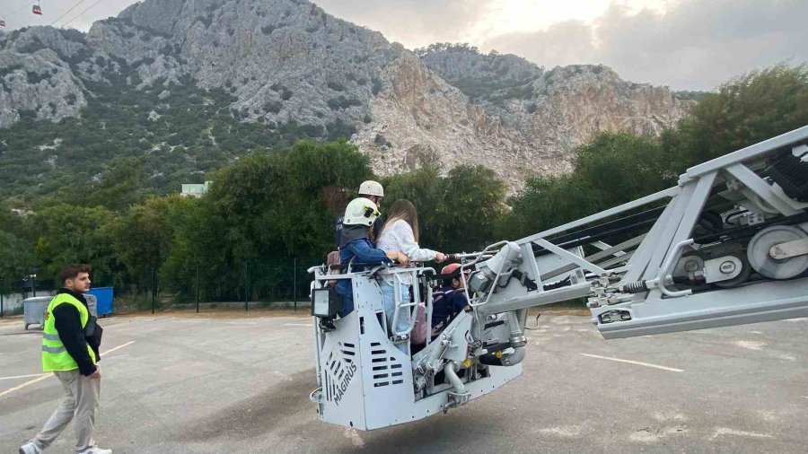 Antalya’da Teleferik Kabini Düştü, Seferlere Ara Verildi