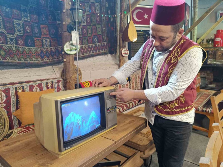 70 Yıllık Televizyon Ve Radyo Müşterilerin İlgisi Çekiyor