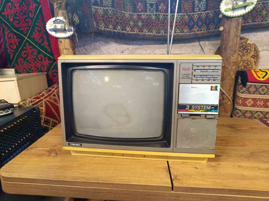 70 Yıllık Televizyon Ve Radyo Müşterilerin İlgisi Çekiyor