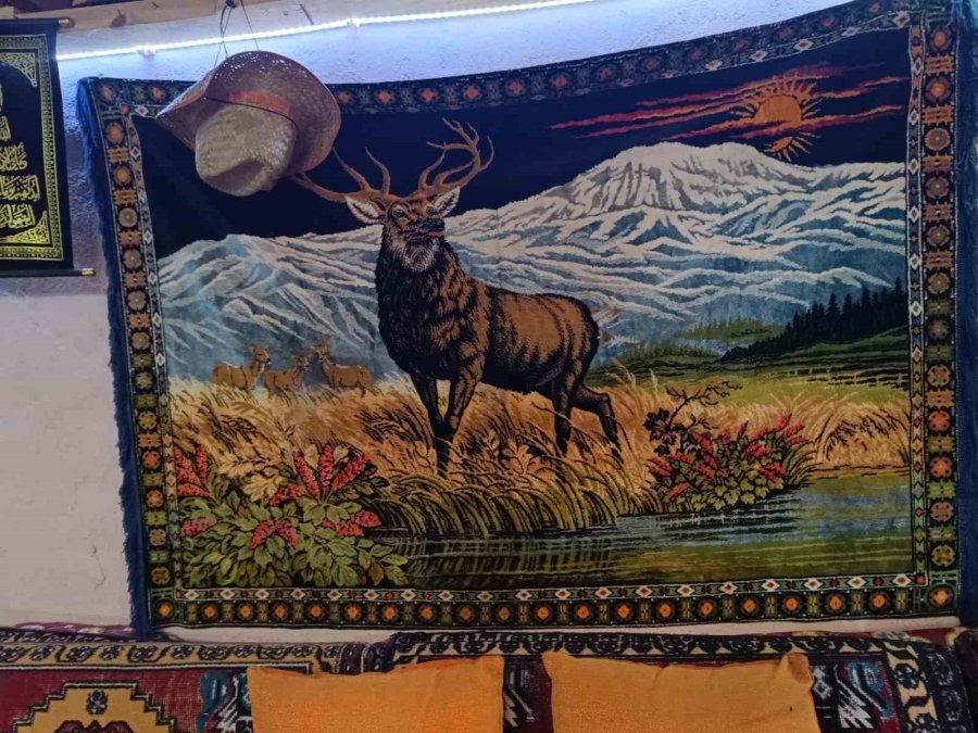 70 Yıllık Televizyon Ve Radyo Müşterilerin İlgisi Çekiyor