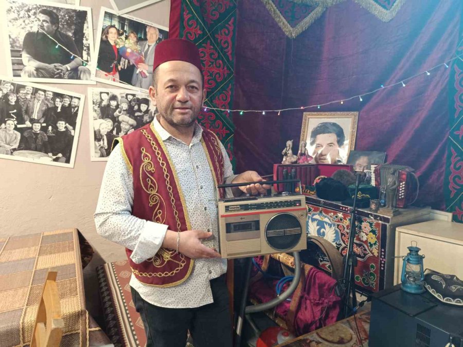 70 Yıllık Televizyon Ve Radyo Müşterilerin İlgisi Çekiyor