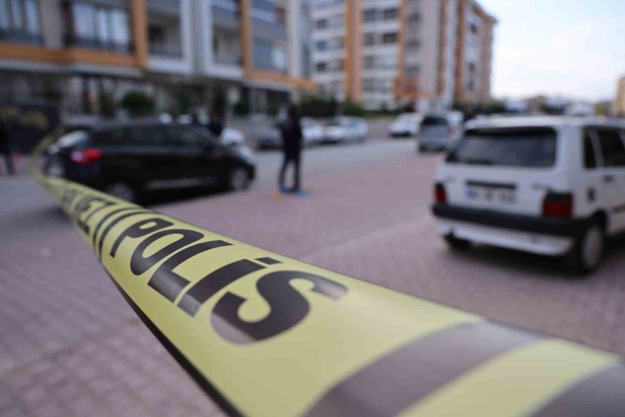 Sokak Ortasında Bıçaklı Kavga: 2 Ağır Yaralı