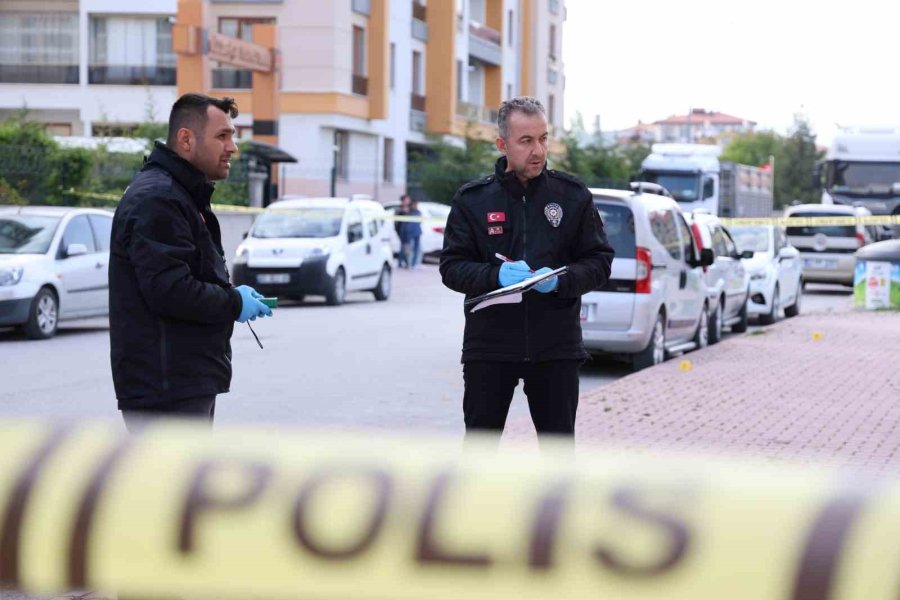 Sokak Ortasında Bıçaklı Kavga: 2 Ağır Yaralı