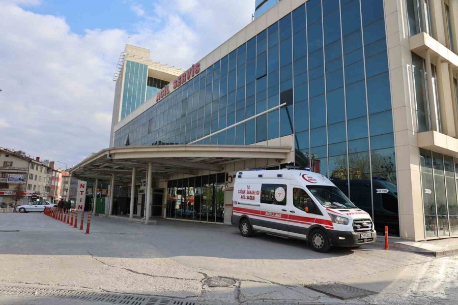 Sokak Ortasında Bıçaklı Kavga: 2 Ağır Yaralı