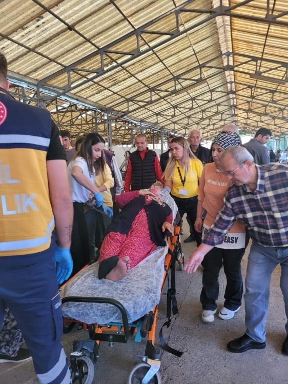 Otomobilin Çarpıp Kaçtığı Yaşlı Kadın Yaralandı