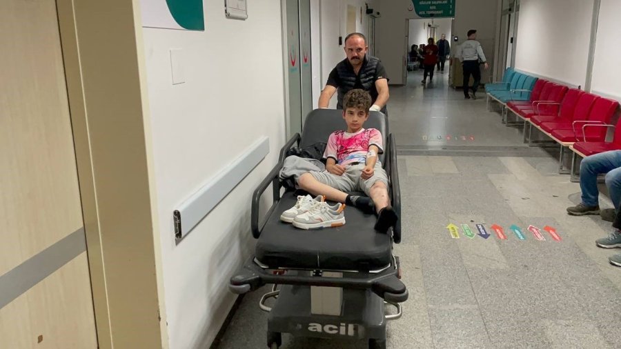 Otomobil Şarampole Devrildi: 2’si Çocuk 4 Kişi Yaralandı