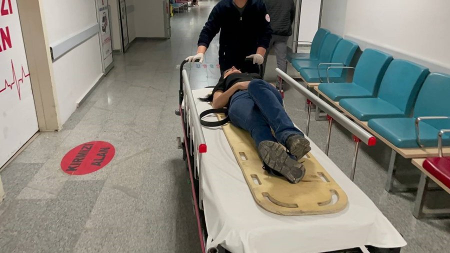 Otomobil Şarampole Devrildi: 2’si Çocuk 4 Kişi Yaralandı