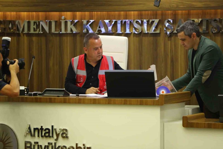 Antalya Büyükşehir Belediye Meclisi Yeni Dönemin İlk Toplantısını Yaptı
