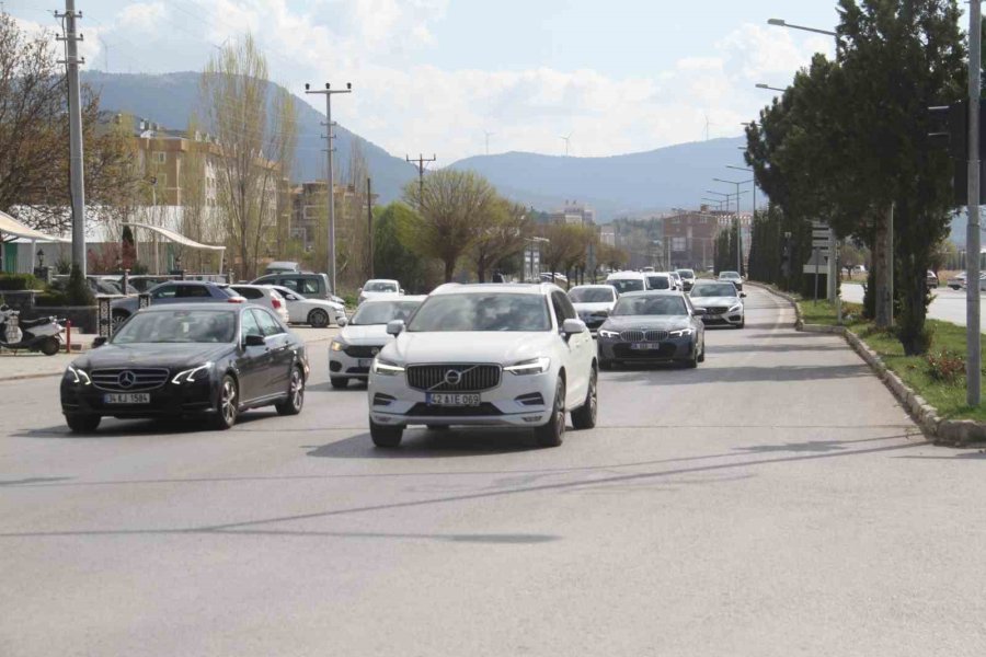Yeni Konya-antalya Karayolunda Bayram Dönüşü Trafiği Yoğunluğu