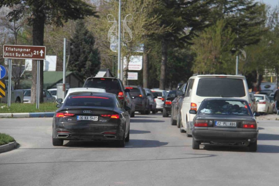 Yeni Konya-antalya Karayolunda Bayram Dönüşü Trafiği Yoğunluğu