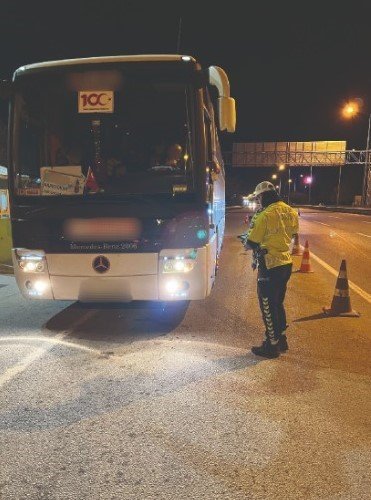 Polis, 33 Otobüs Şoförüne Ve Yolculara Bilgilendirme Eğitimi Verdi