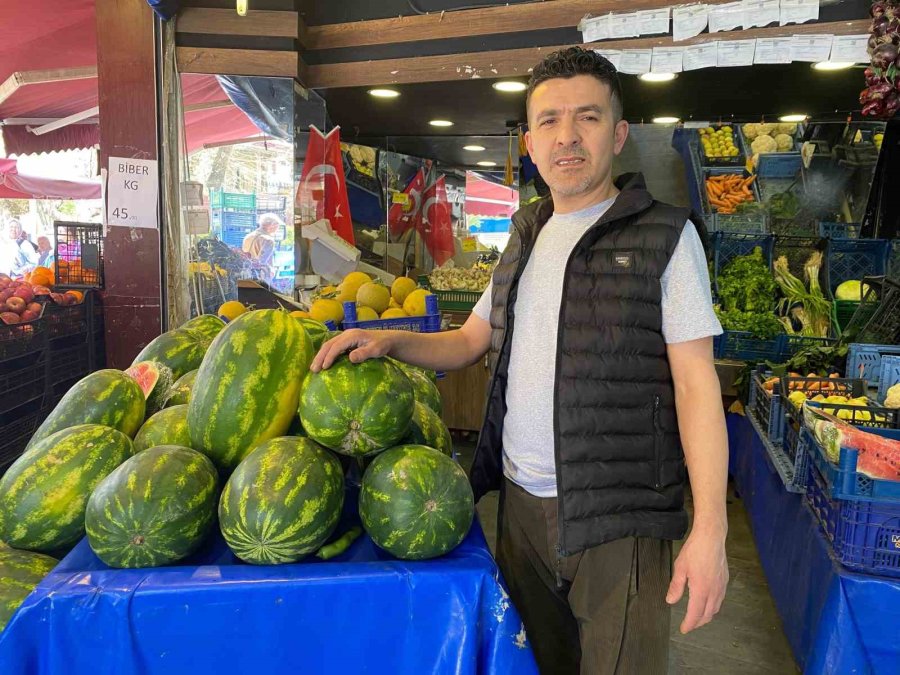 Yaz Meyveleri Tezgahta Vatandaşı Bekliyor