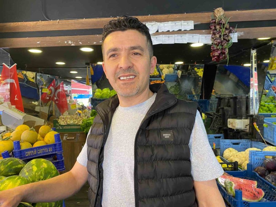 Yaz Meyveleri Tezgahta Vatandaşı Bekliyor