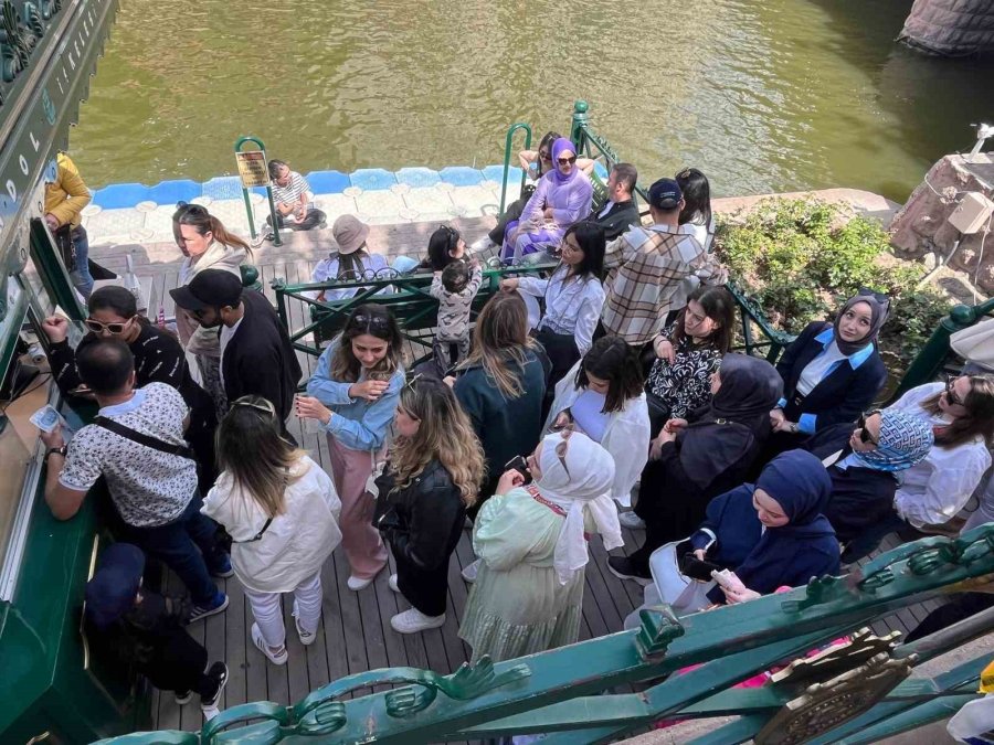 Gondola Binmek İsteyen Vatandaşlar Kuyruğuna Sebep Oldu